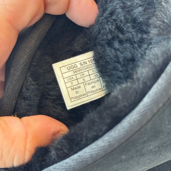 UGG Classic Short Boots black size 7 NWOT - Picture 3 of 5